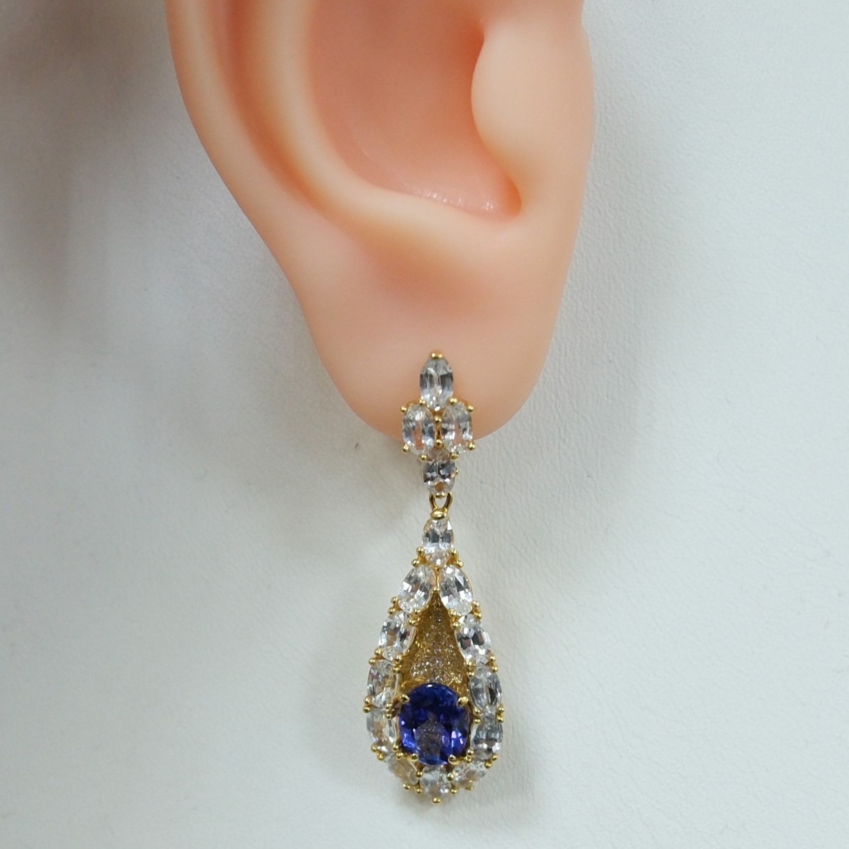 Серьги из желтого золота с танзанитами